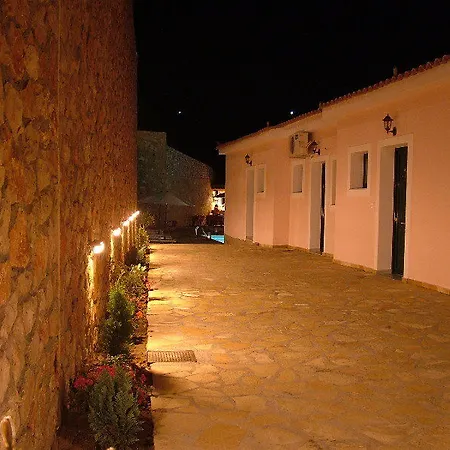מלון Sarantos Pool Suites 4*