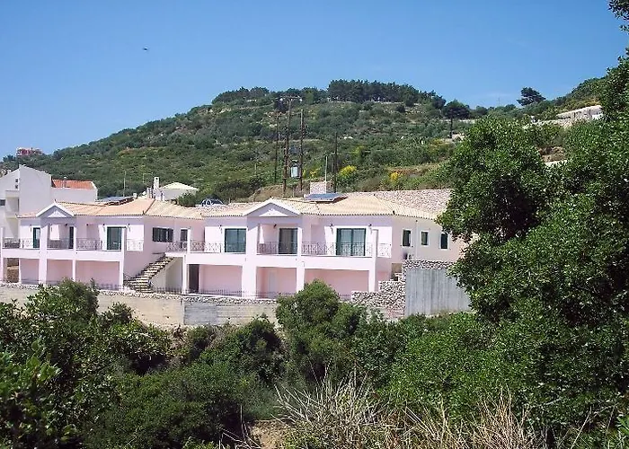 Hotel Sarantos Pool Suites 4*