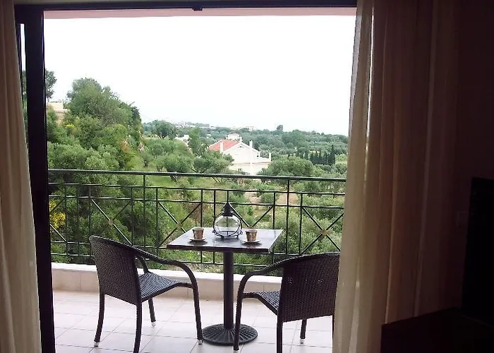 Hotel Sarantos Pool Suites 4*